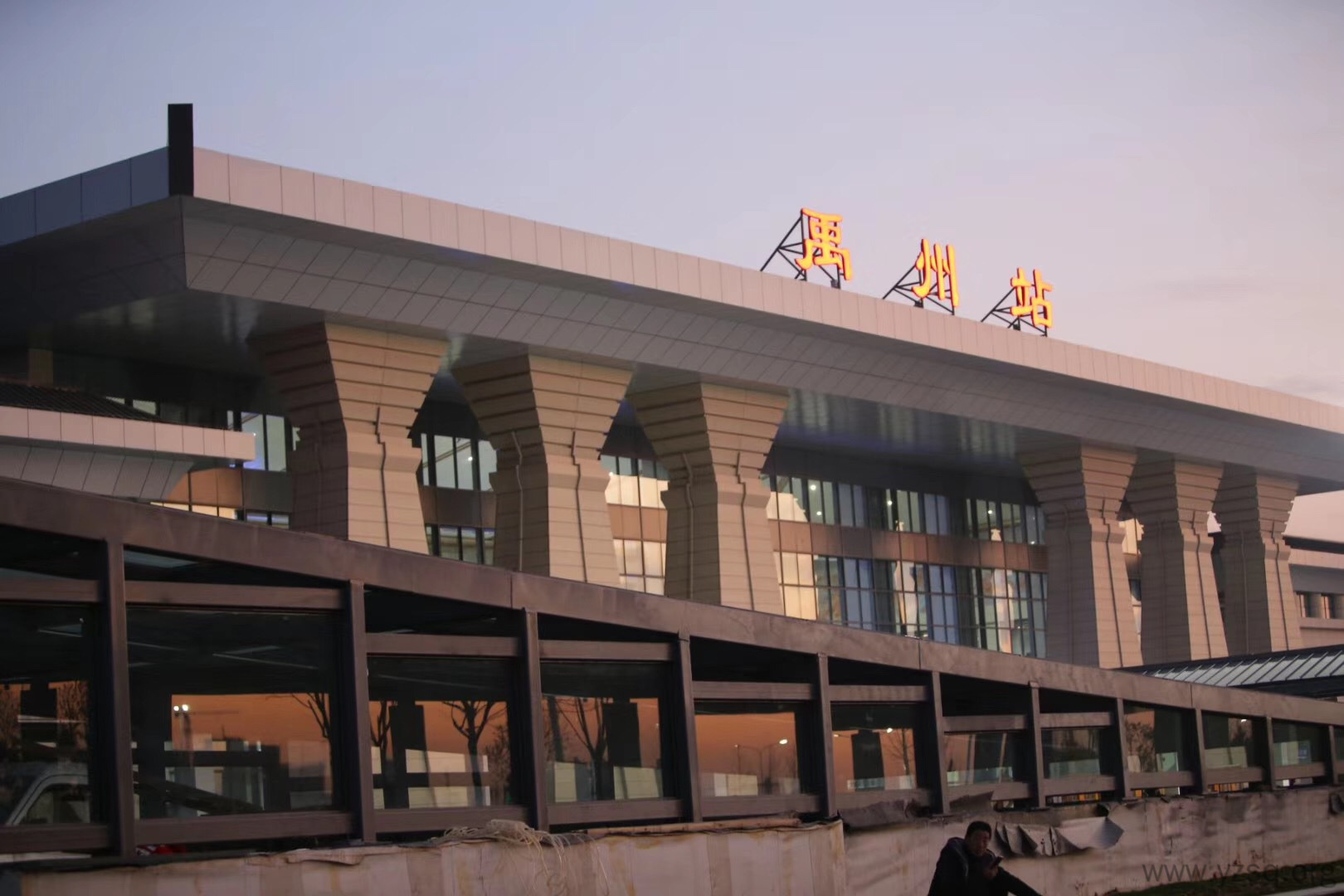 镜头下的禹州高铁站